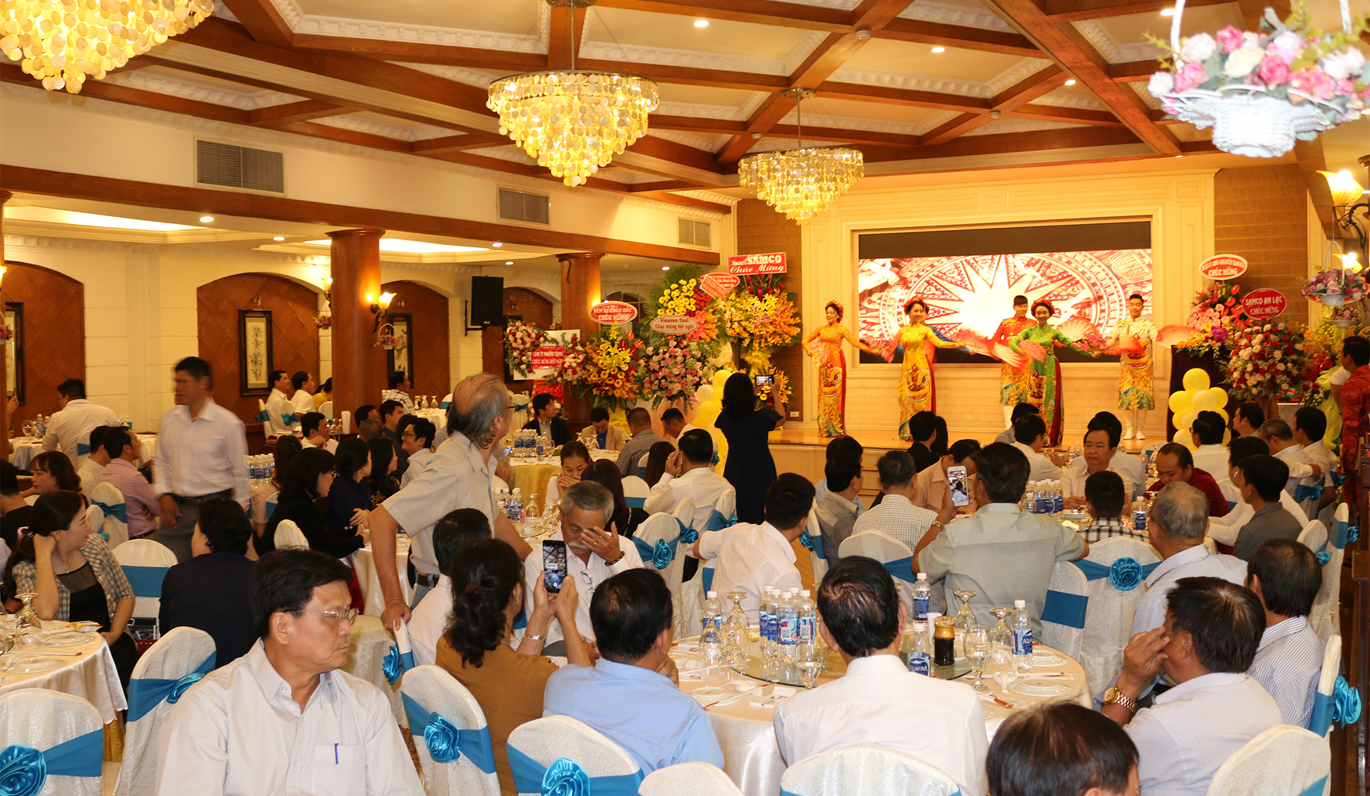 Khai mạc chương trình hội nghị khách hàng Bến xe Miền Tây